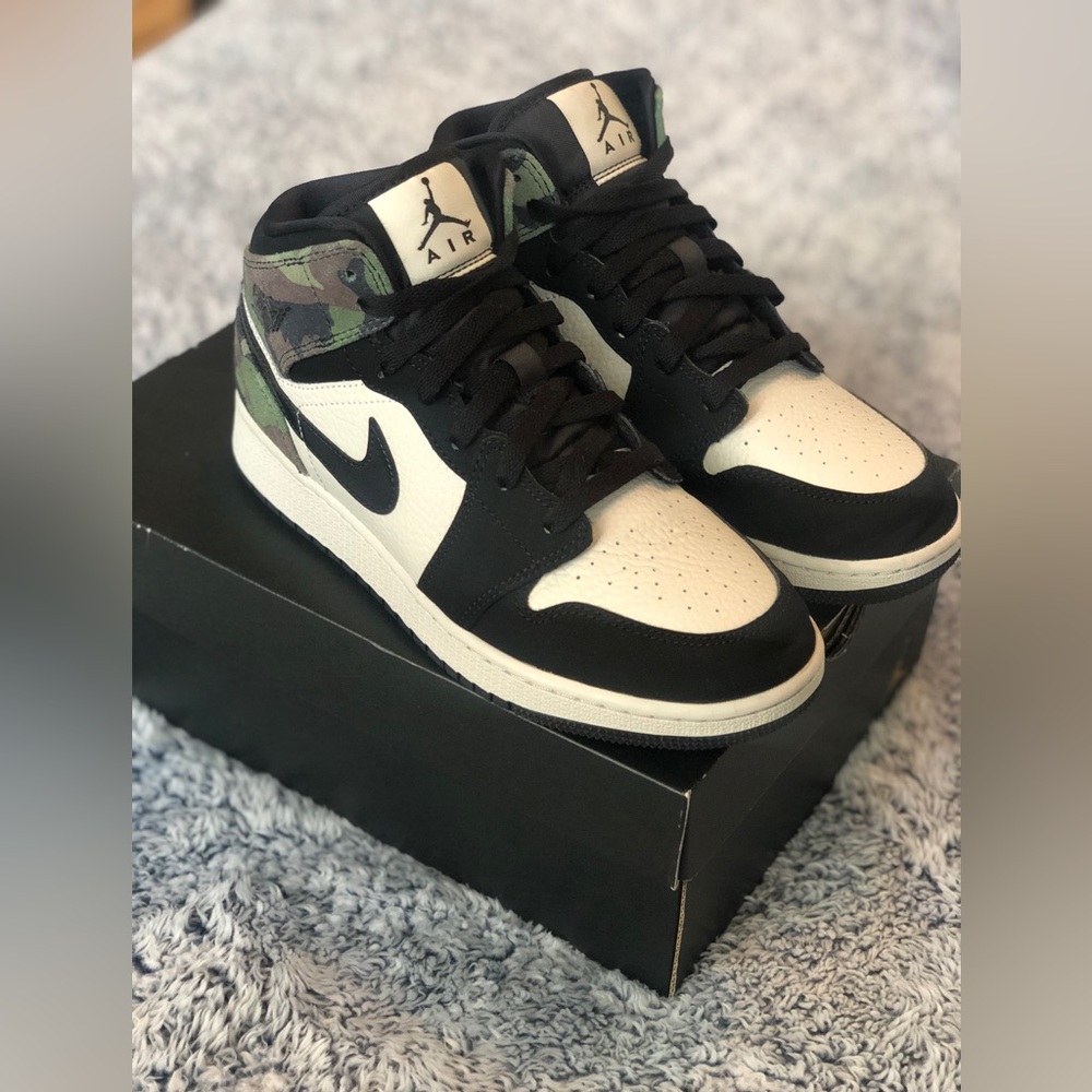 Air Jordan 1 Mid SE (GS)